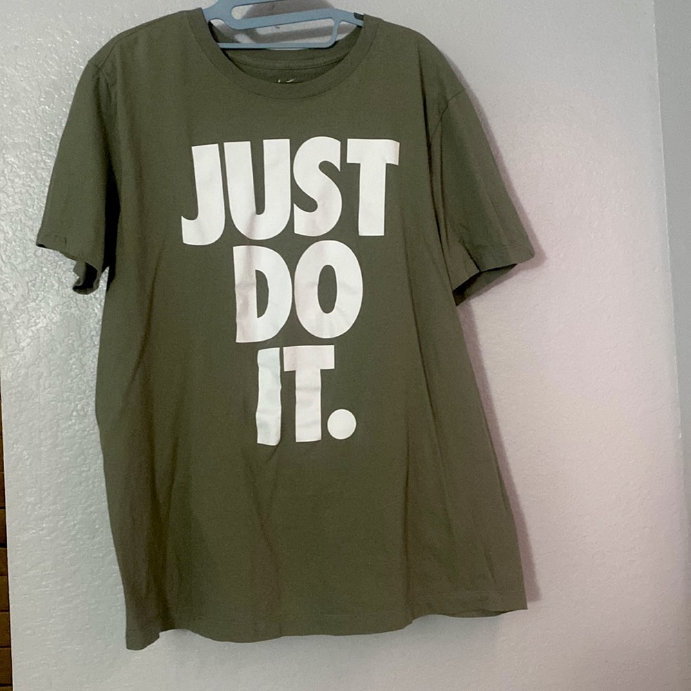 Medium green Nike short sleeve shirt